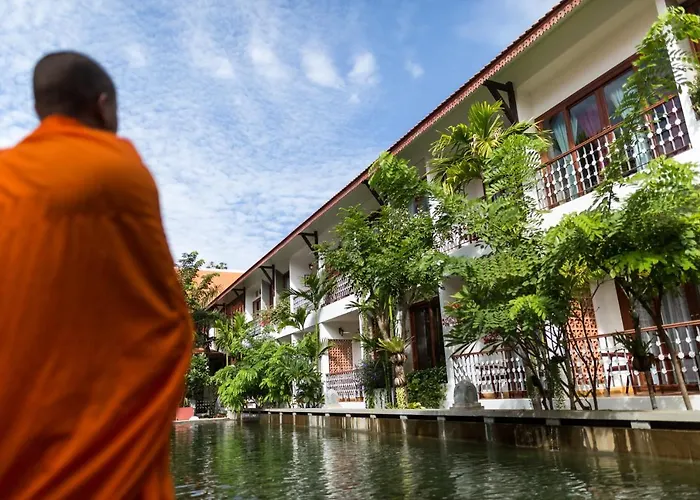 Montra Nivesha And Art Hotel 4*