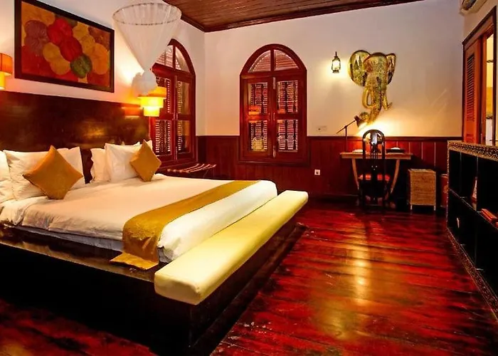 Montra Nivesha And Art Hotel 4*