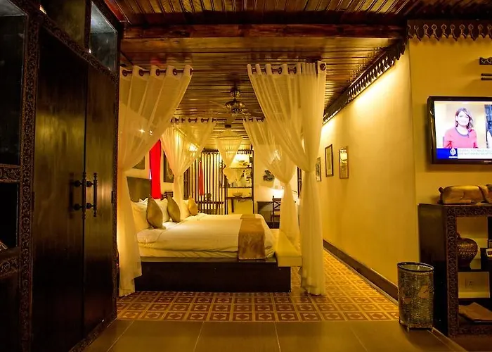 Montra Nivesha And Art Hotel 4*