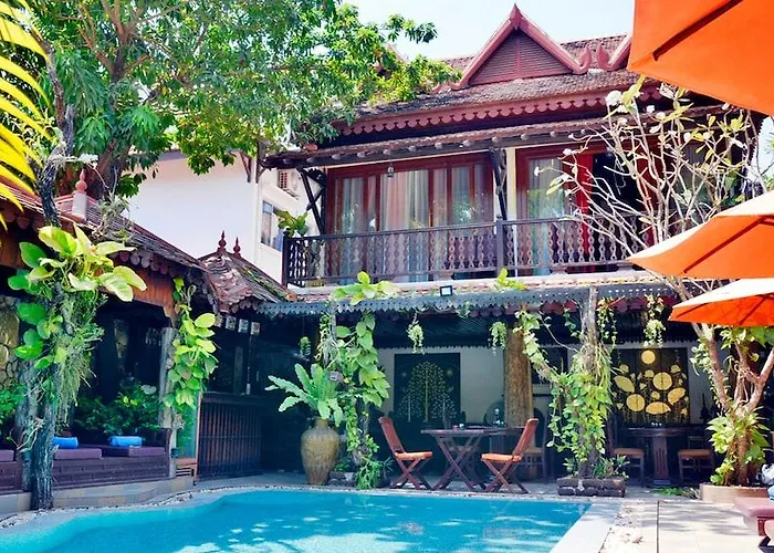 Montra Nivesha And Art Hotel 4*