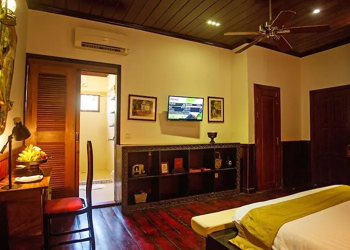 Montra Nivesha And Art Hotel