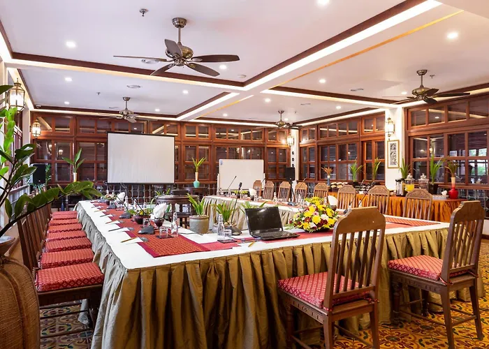 Montra Nivesha And Art Hotel 4*