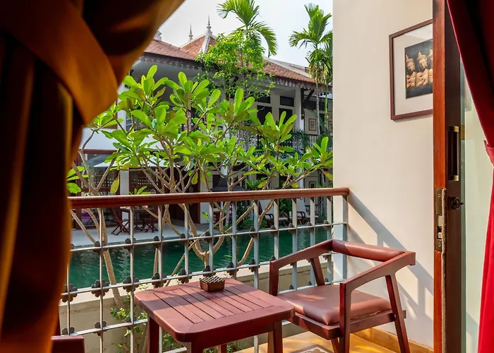 Montra Nivesha And Art Hotel 4*